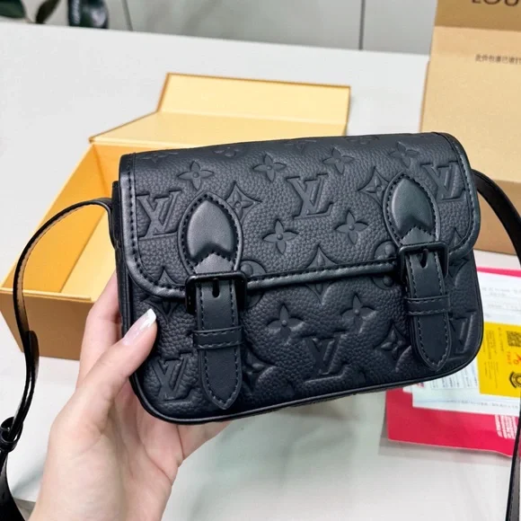 LOUIS VUITTON new lv bag - Picture 5 of 8